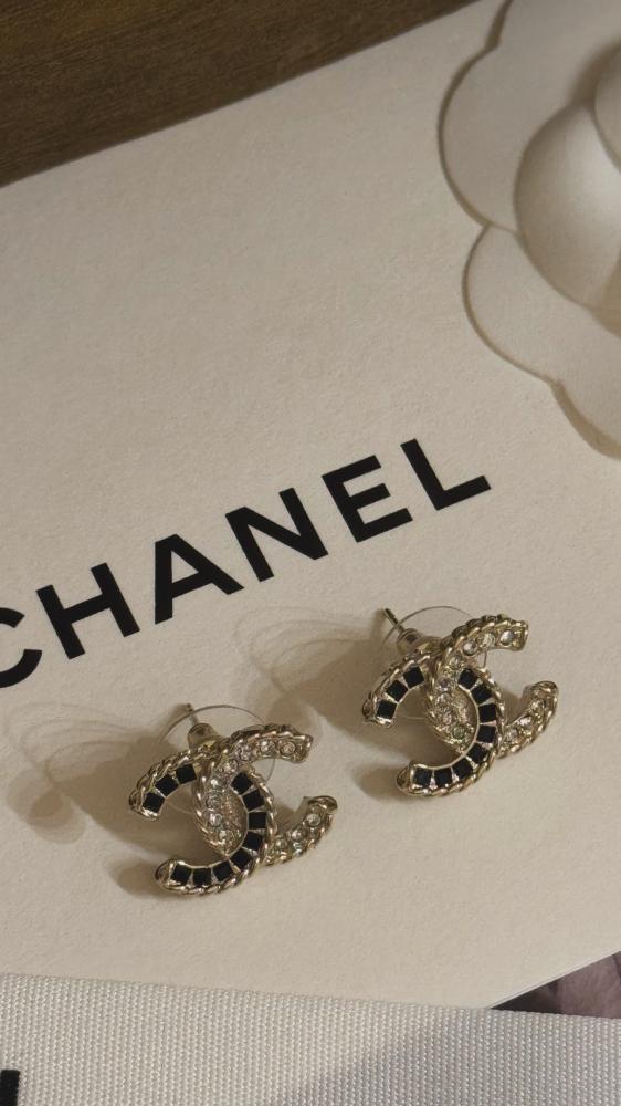 Chanel earrings black gold