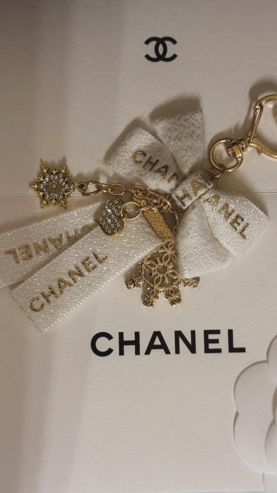 Chanel medal