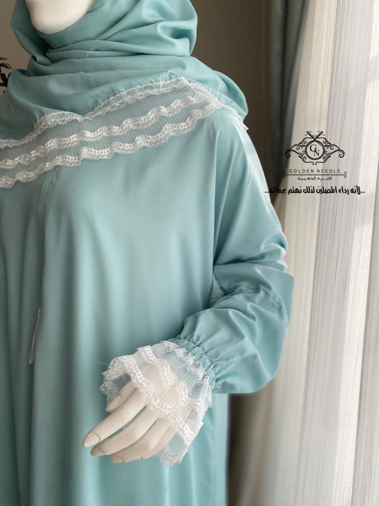 Prayer clothing with a head covering