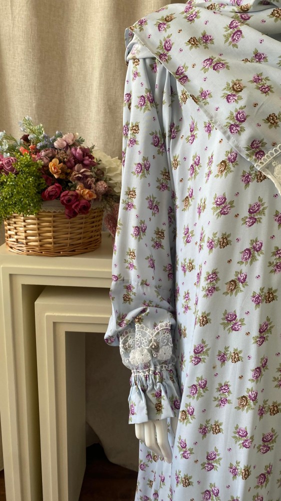 Prayer clothing with a head covering