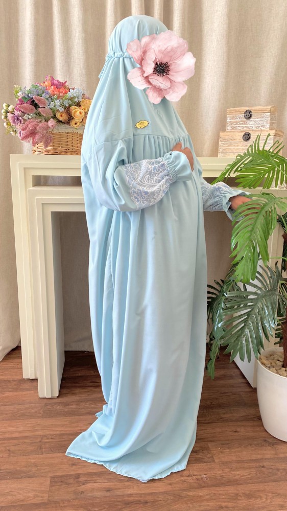 Prayer dress for women obliged to pray