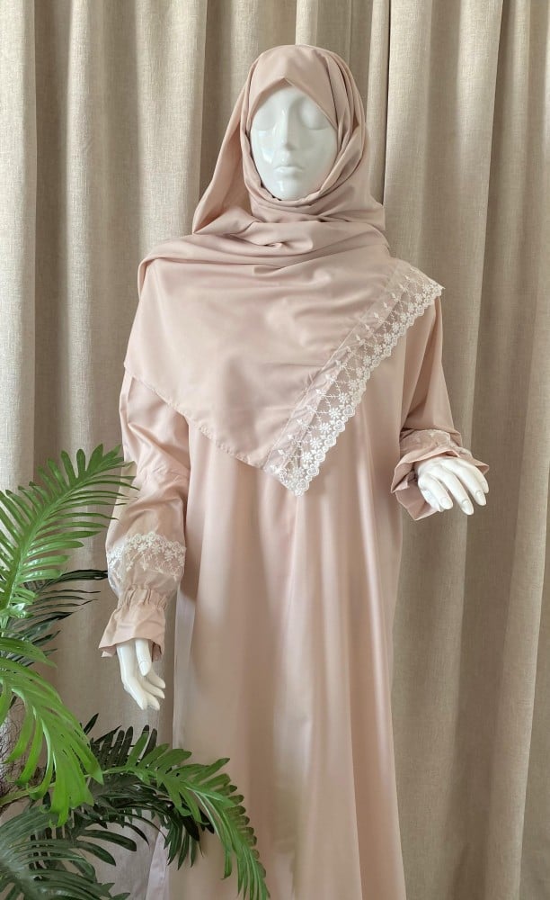 Prayer clothing with a head covering