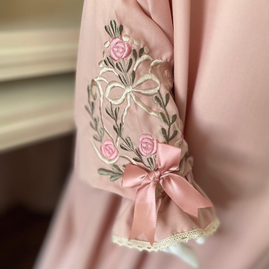 Normal prayer clothing embroidered with utmost beauty