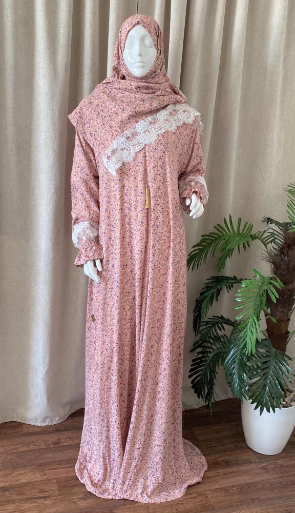 Prayer clothing with a head covering