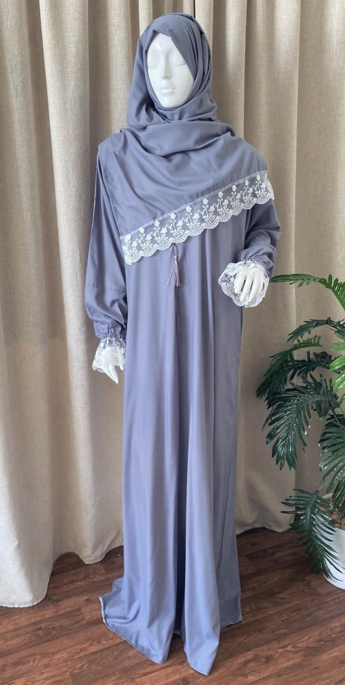 Prayer clothing with a head covering