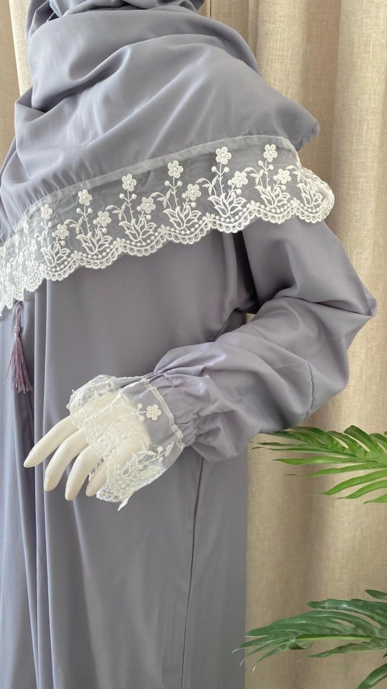 Prayer clothing with a head covering