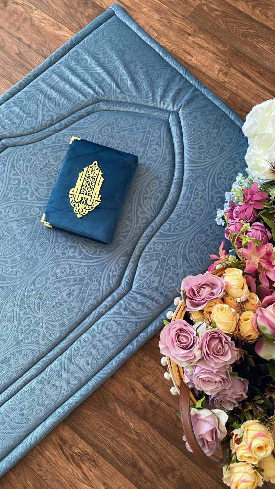 سجادة صلاة حجم كبير  بلون سماوي