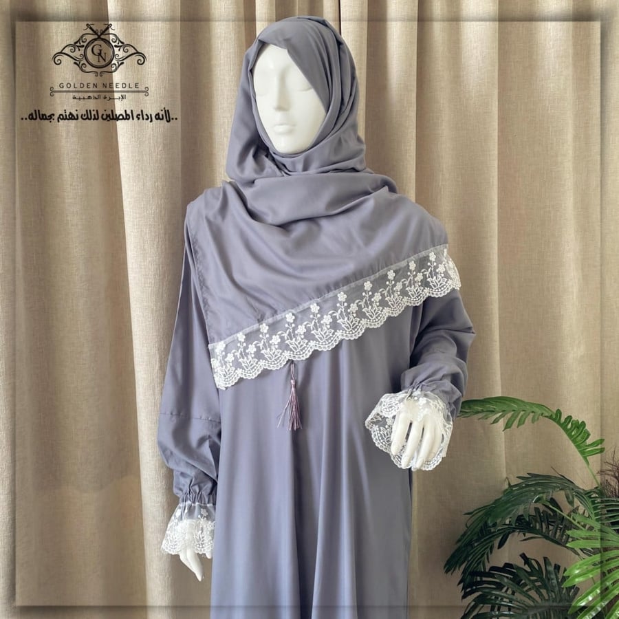 Prayer clothing with a head covering