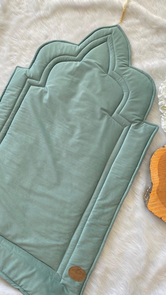 The prayer niche rug, 2024 edition, Tiffany