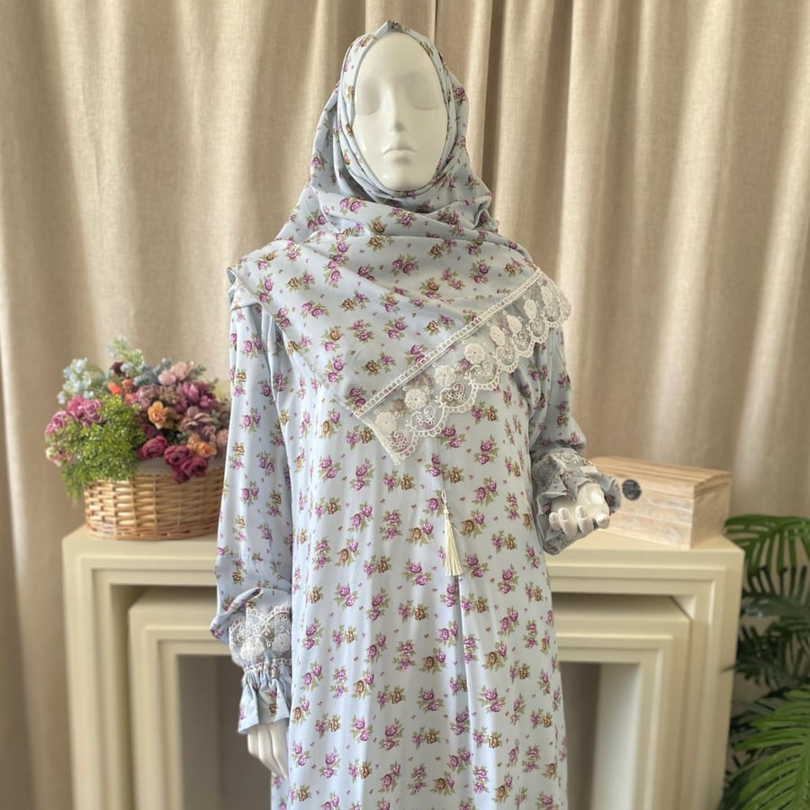 Prayer clothing with a head covering