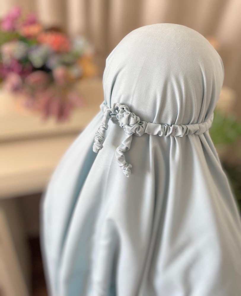 Prayer dress for women obliged to pray