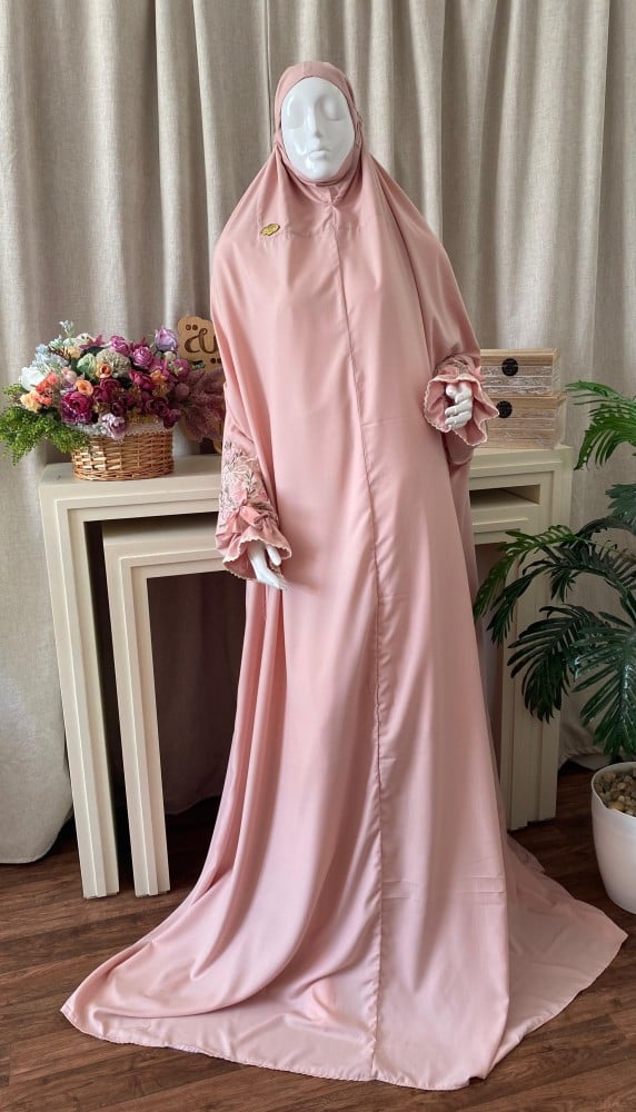 Normal prayer clothing embroidered with utmost beauty