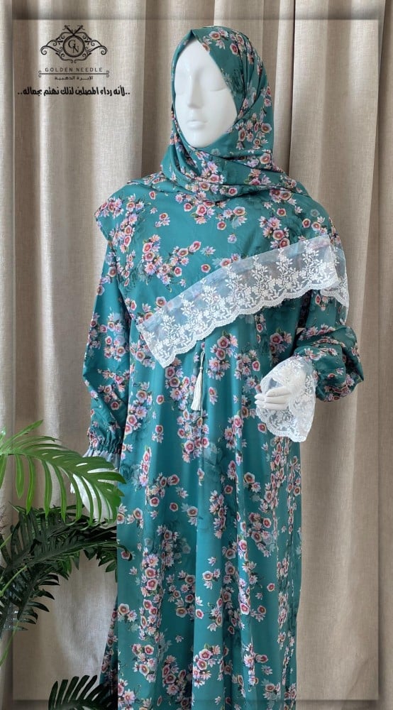 Prayer clothing with a head covering