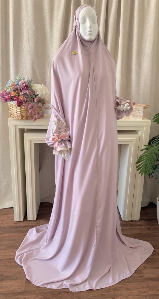 Prayer set with regular embroidered clothing and prayer niche rug