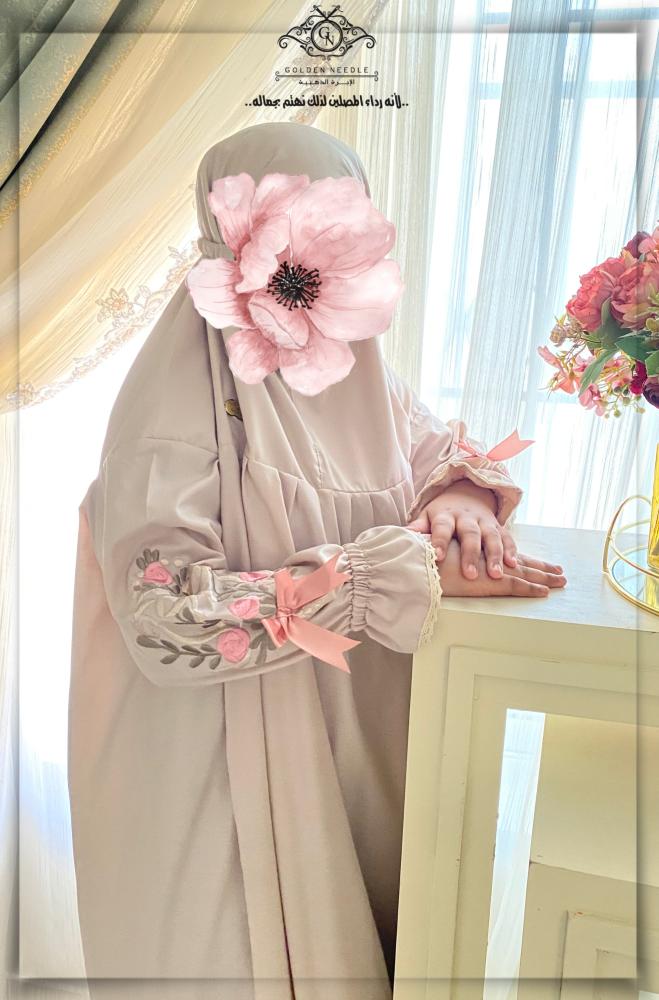 Prayer attire for Umar the accountable embroidered with flowers