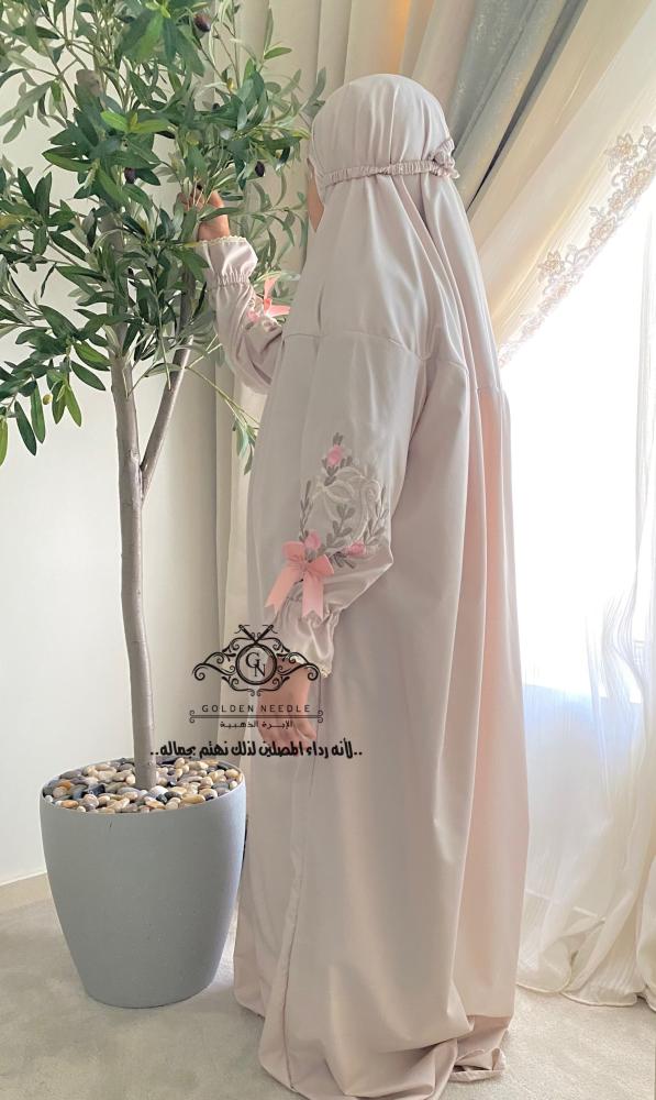 Prayer attire for Umar the accountable embroidered with flowers