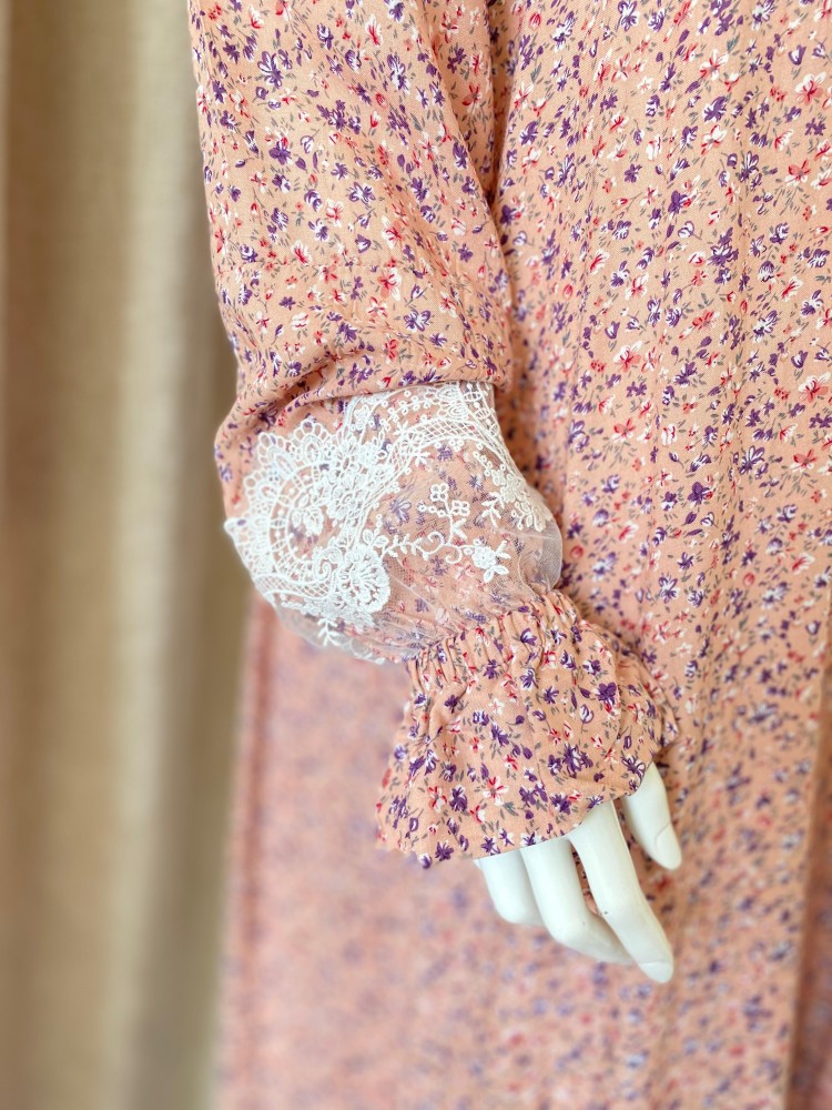 Prayer clothing with a head covering