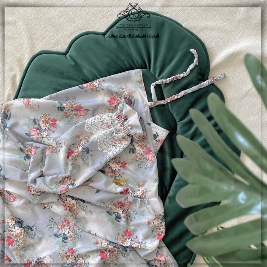 Prayer attire for عمر التكليف