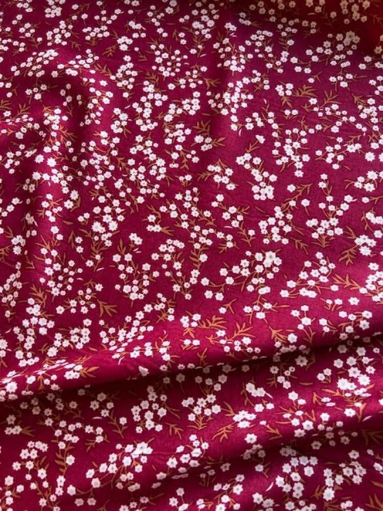 Prayer throw with flared design and puffed sleeves