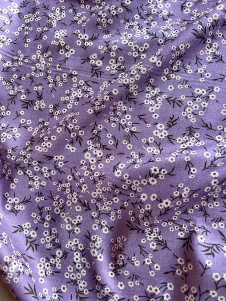 Prayer throw with flared design and puffed sleeves