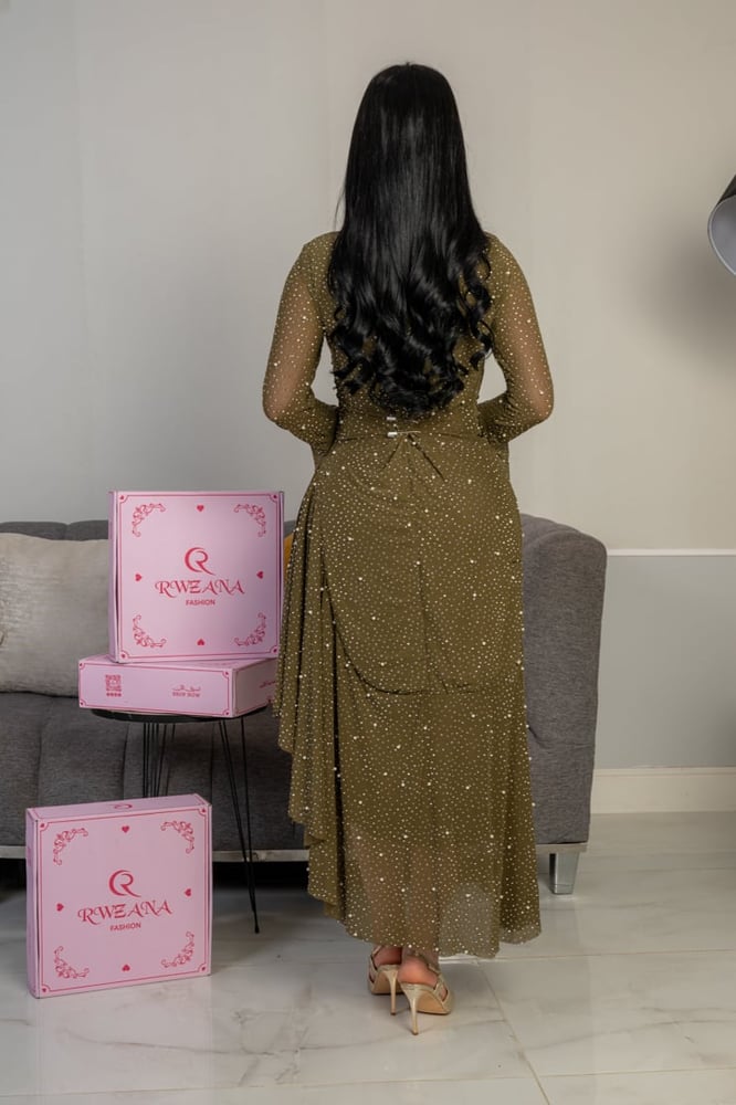 فستان سهرة زيتي مرصع بحبيبات الكريستال