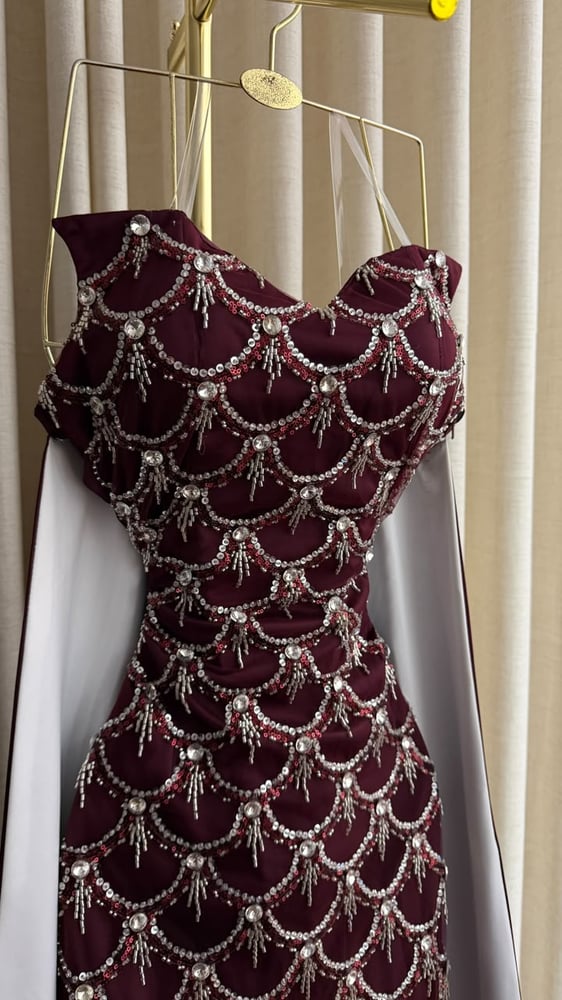 فستان سهرة عنابي باربي مطرز بالخرز