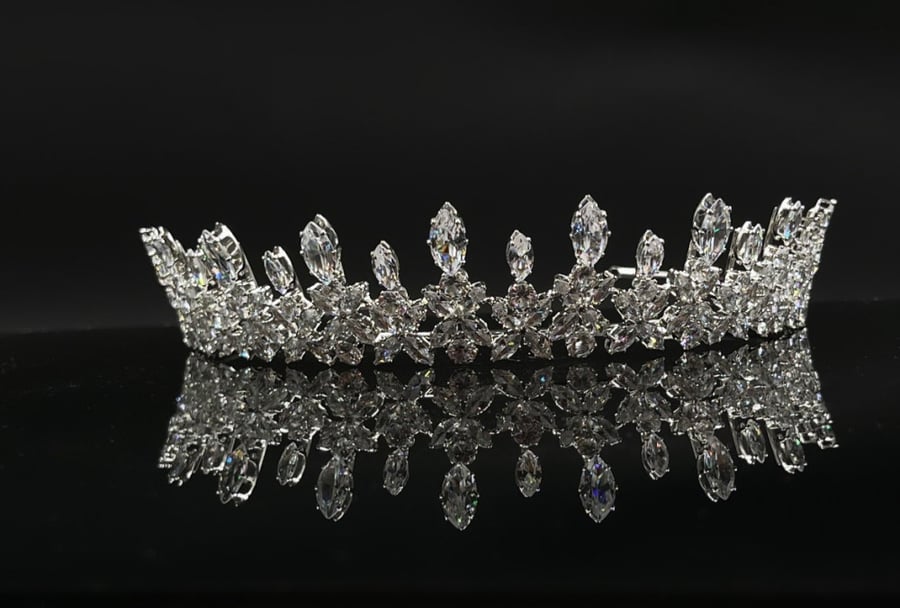 Lilya Crown