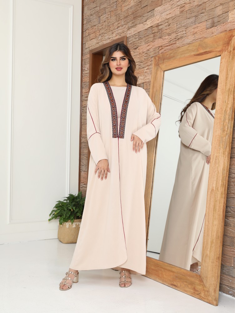 Distinctive abaya, lightweight crepe fabric, with embroidered embellishment from the front and on the sleeves, in a coral red color to highlight the beauty of the abaya model.