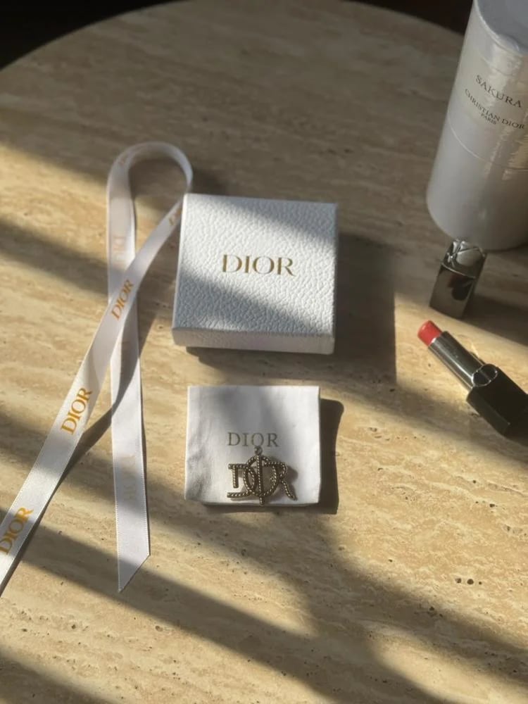 DIOR بروش