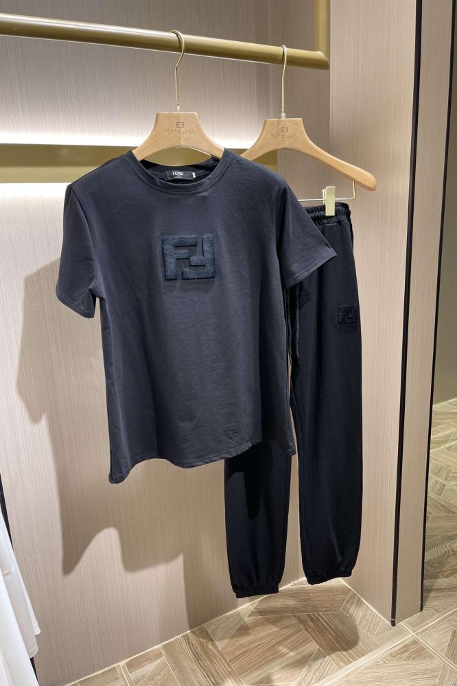 FENDI  فيندي