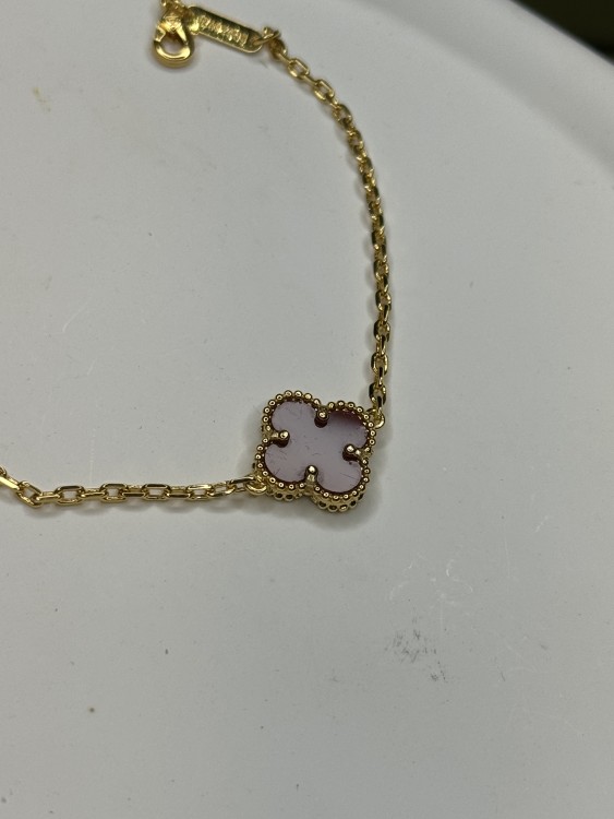 اللون عودي Van Cleef & Arpels