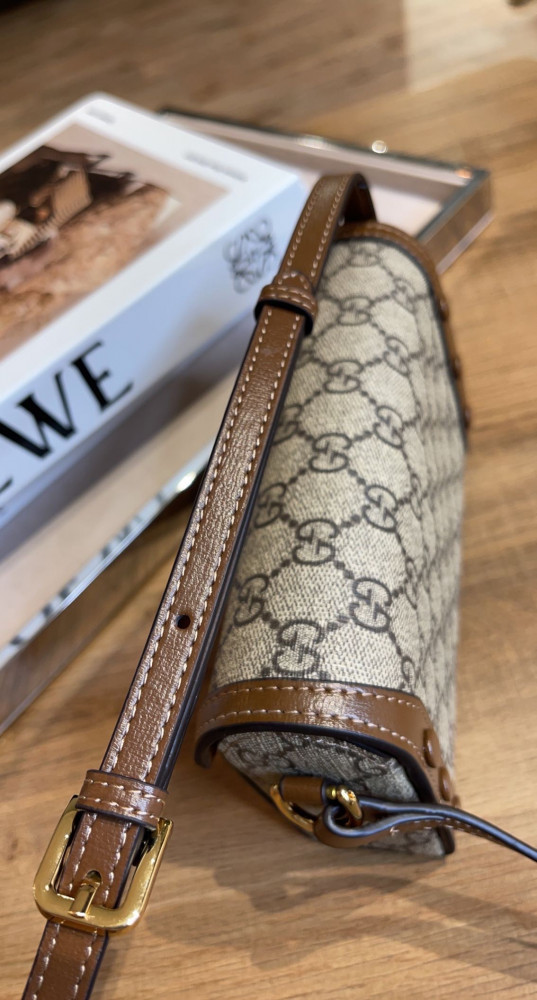 GUCCI  قوتشي تتلبس ع الكتف او باليد   جلد طبيعي  حجم ميني مقاس 19 سم