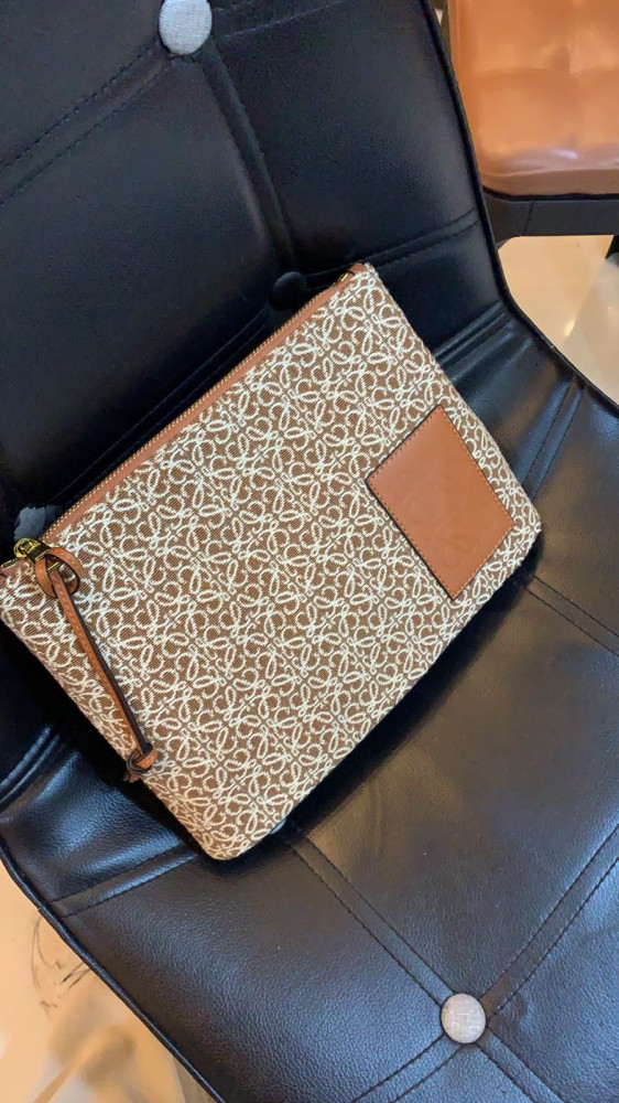LOEWE لويڤي