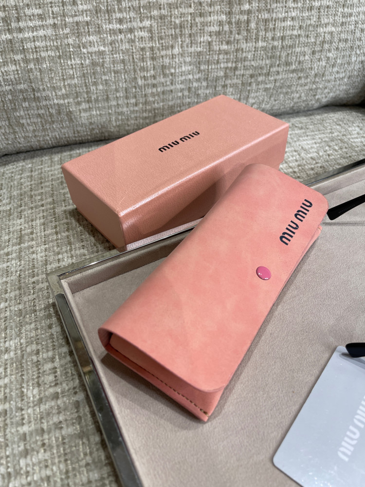 MIU MIU ميو ميو
