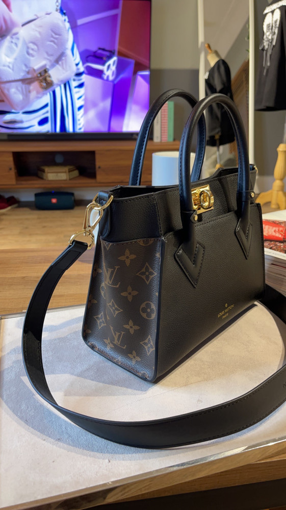LOUIS VUITTON حقيبة لويس فيتون