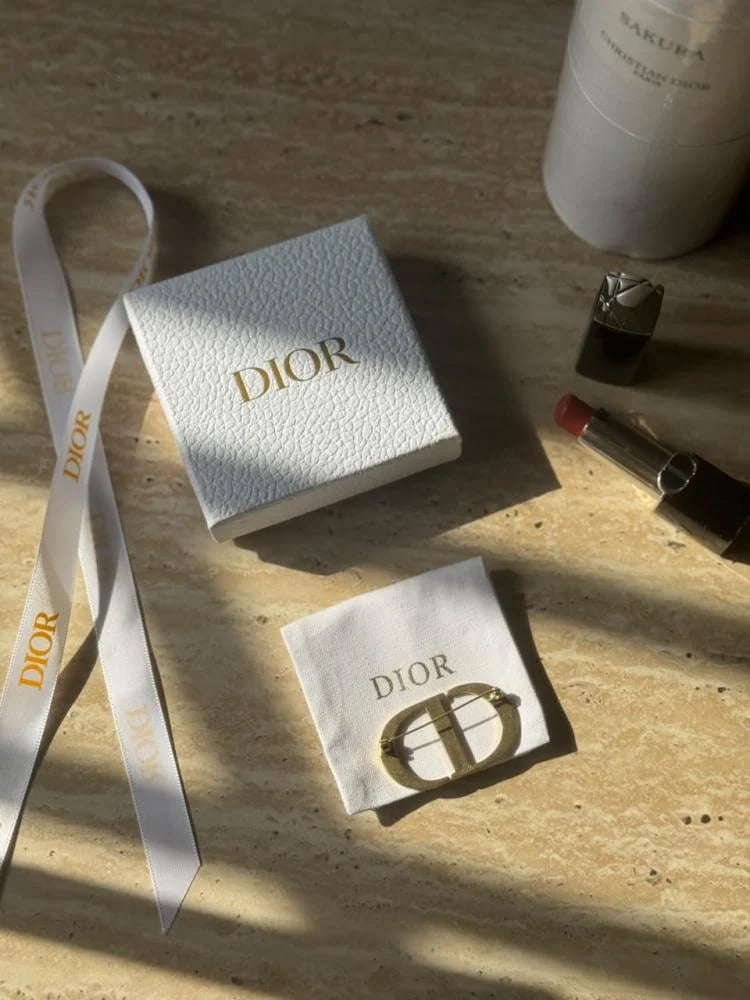 DIOR بروش