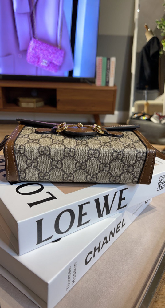 GUCCI  قوتشي تتلبس ع الكتف او باليد   جلد طبيعي  حجم ميني مقاس 19 سم