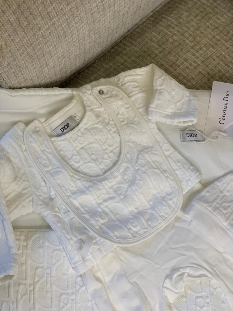 Dior  مفرش ديور