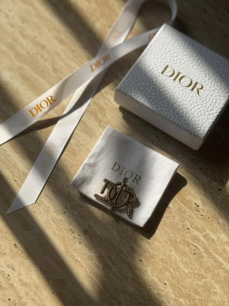 DIOR بروش
