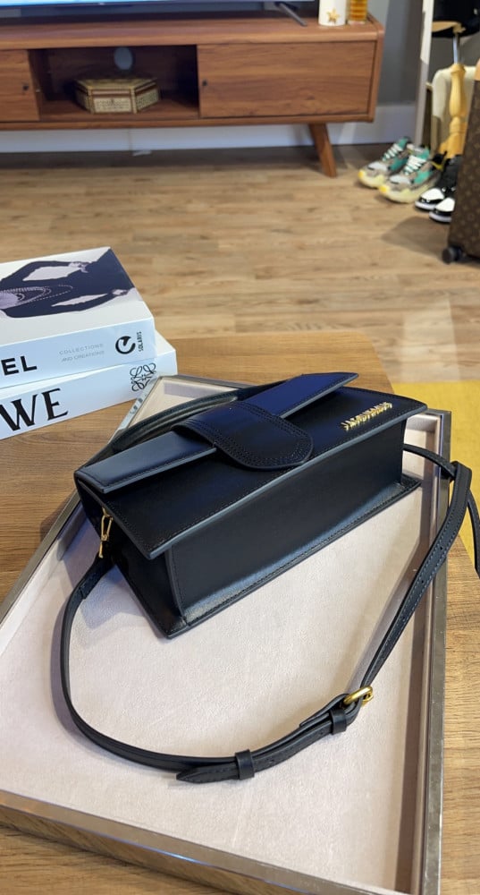 JACOUEMUS Crossbody flap bag جاكيموس  شنطة