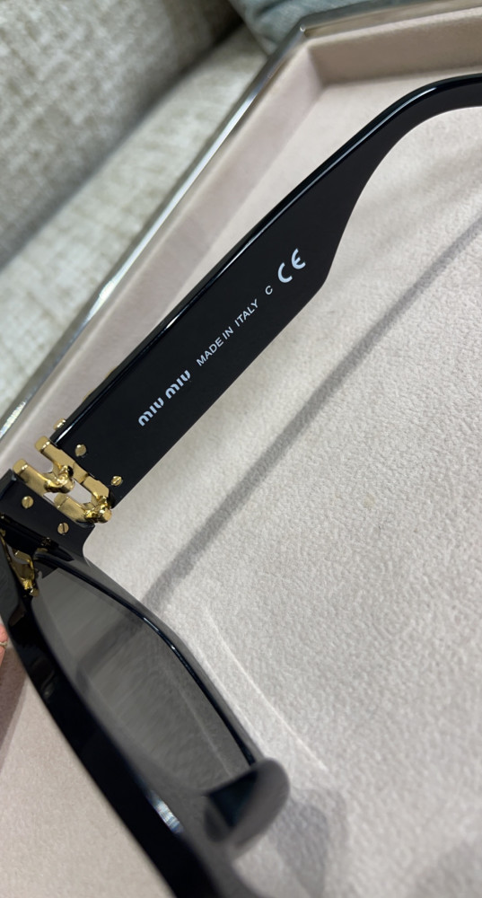 MIU MIU ميو ميو