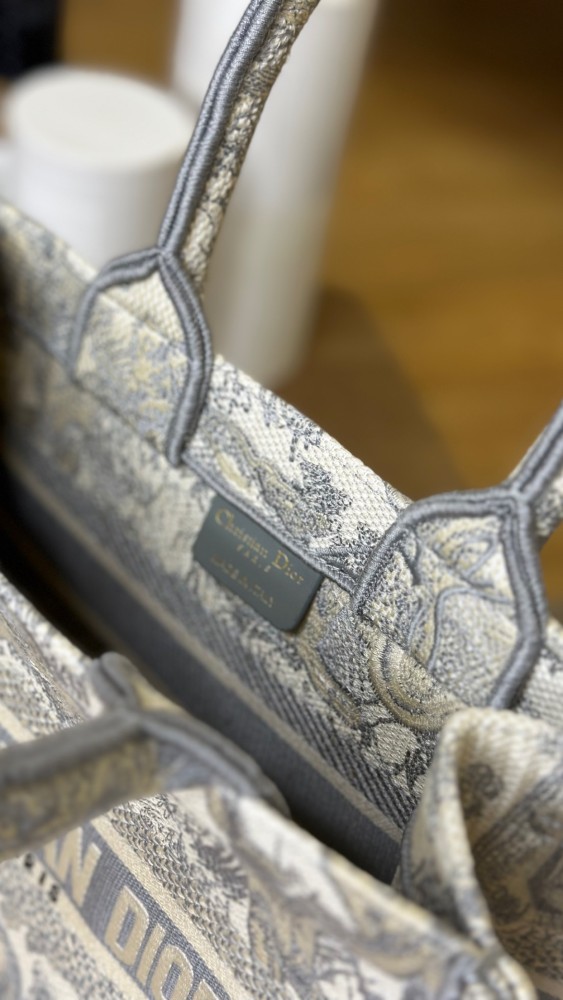 DIOR ديور حجم صغير