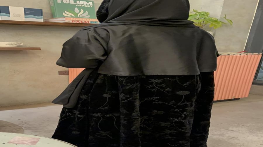 عبايه(46)مخمل مطرز+ تفته كوري قصه نص كلوش