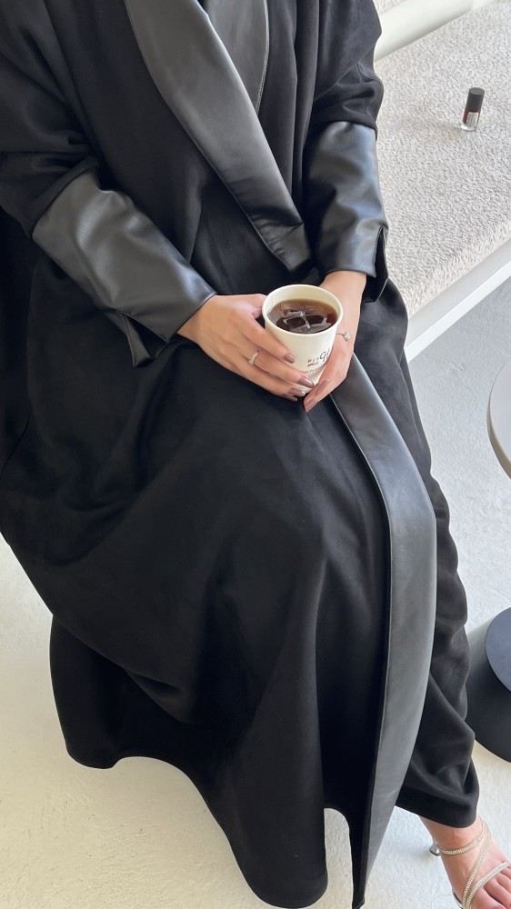 عبايه(17) شامواه+ كريب واقف+ جلد ربع بشت