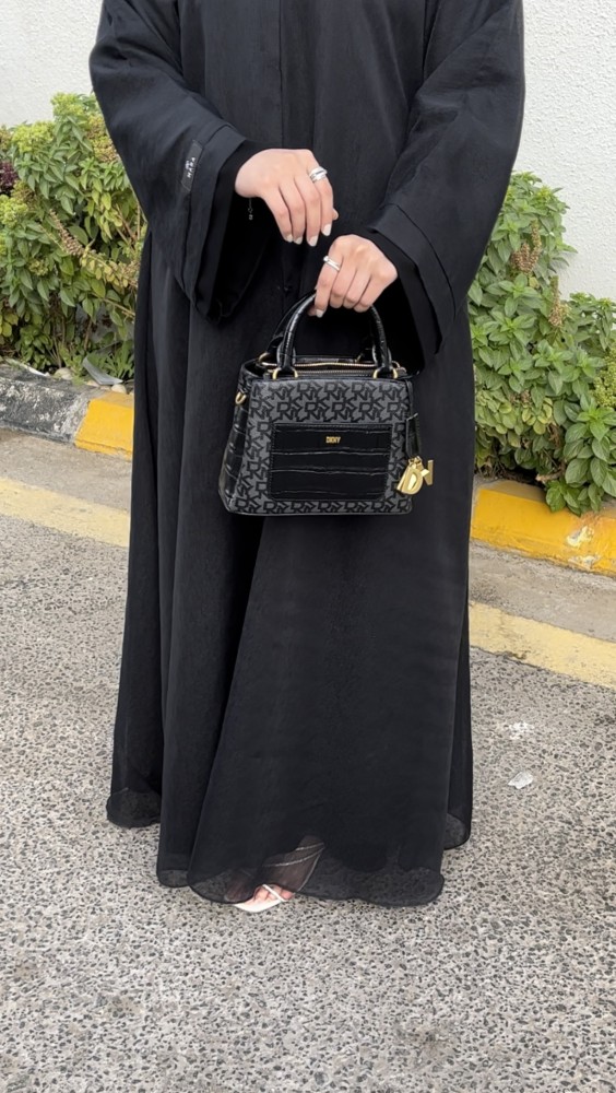 عبايه(32)كريب ملكي+شفاف نص كلوش