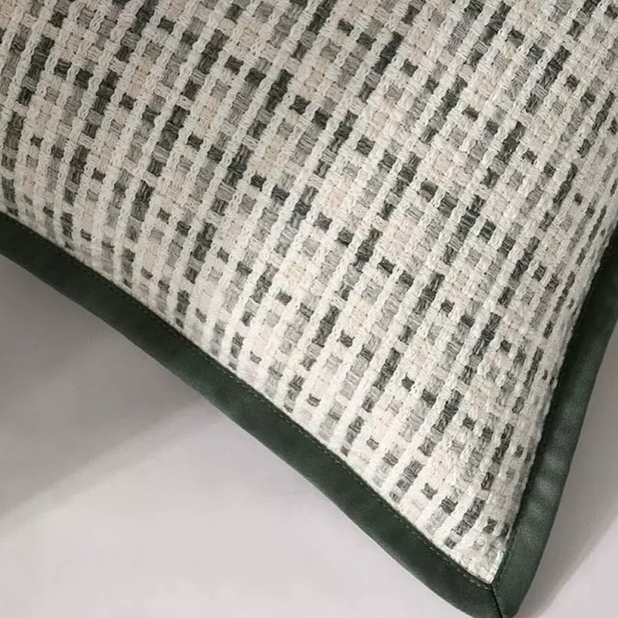 وسادة غطاء مربع نسيج مخلوط لون ابيض ورمادي