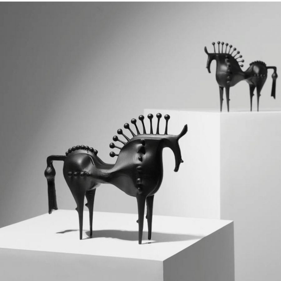 تحفة عصرية الخيل الاسود