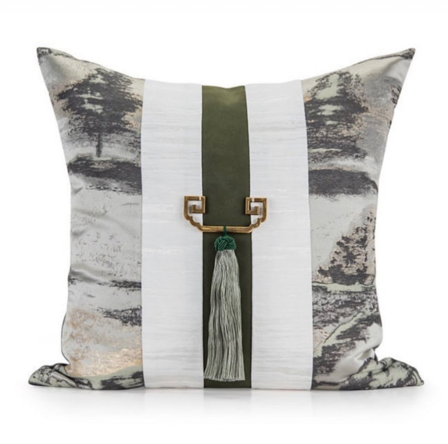 Wavy cushion cover, gold accessory
