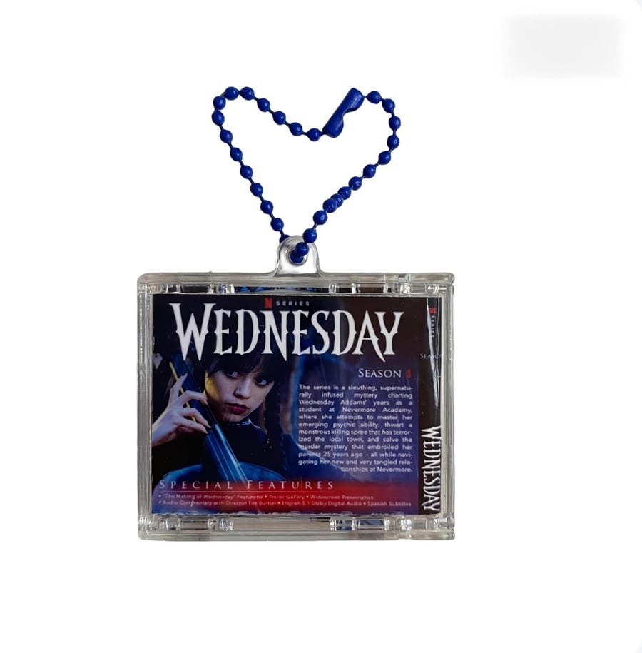 ميدالية Wednesday مع رابط