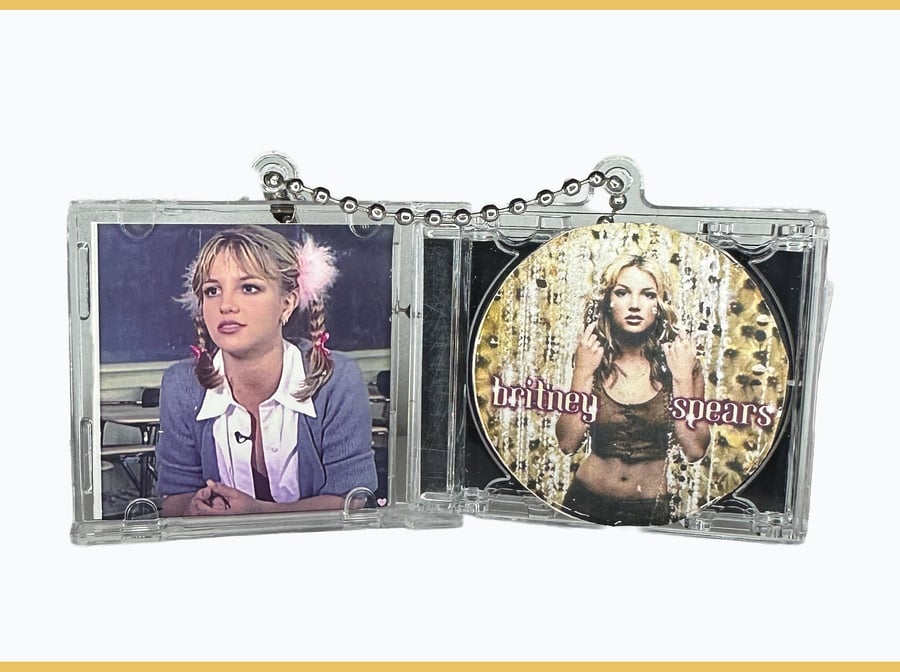 ميدالية Britney Spears مع رابط